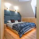 & Danica 3* בוהין