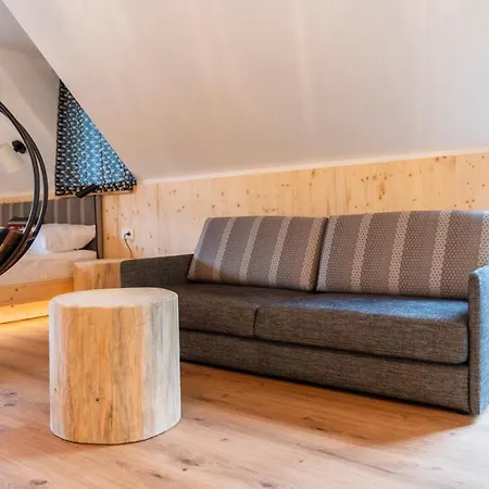 & Danica Bohinji-tó