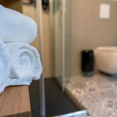 & Danica Bohinji-tó