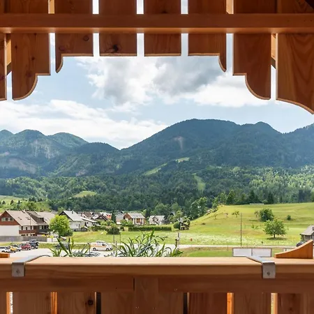 & Danica Bohinji-tó