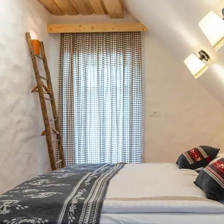 & Danica Bohinji-tó